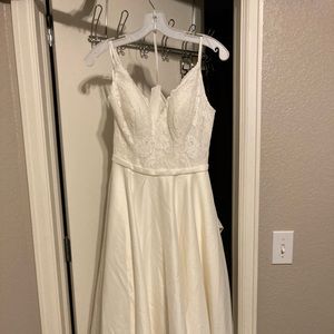 Wedding Dress size 2 in ivory